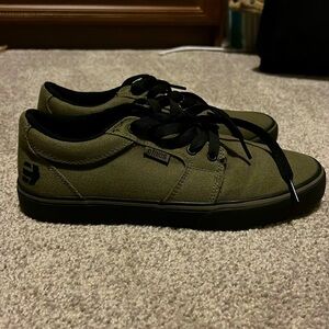 BRAND NEW Etnies